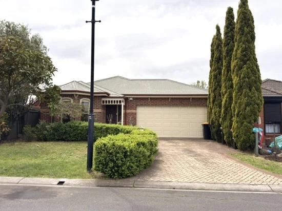 8 Parwan Court, Caroline Springs, Vic 3023