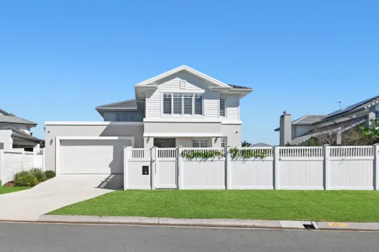 8 Pebble Beach Drive, Runaway Bay, Qld 4216