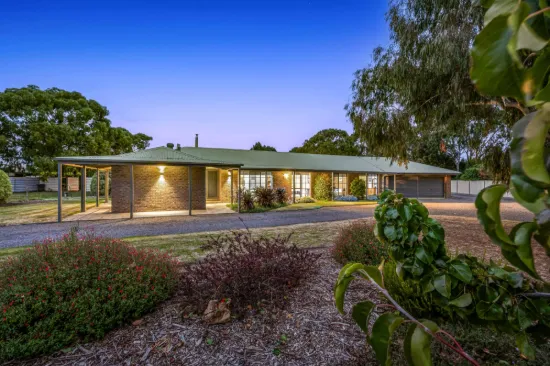 8 Raglan Street, Miners Rest, Vic 3352