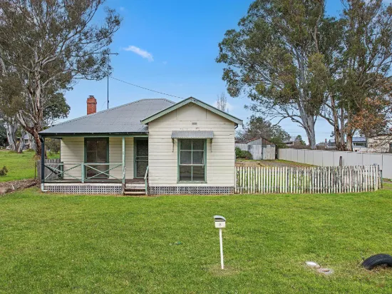 8 Railway Parade, Marulan, NSW 2579