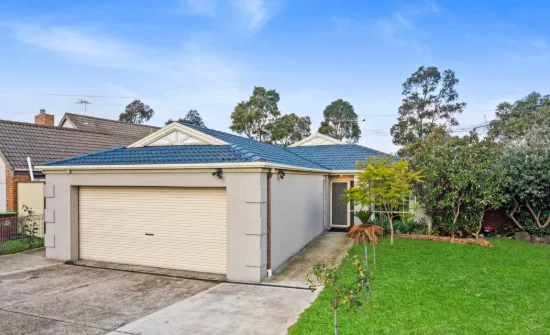 8 RAPHAEL STREET, Hallam, Vic 3803