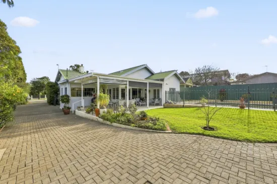 8 Renown Avenue, Victor Harbor, SA 5211