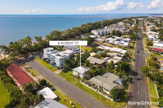 8 Robert Street, Torquay, Qld 4655