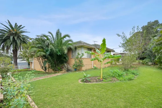 8 Sevenoaks Crescent, Bass Hill, NSW 2197