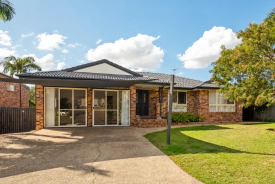 8 Silvereye Crescent, Albany Creek, Qld 4035 - For Rent