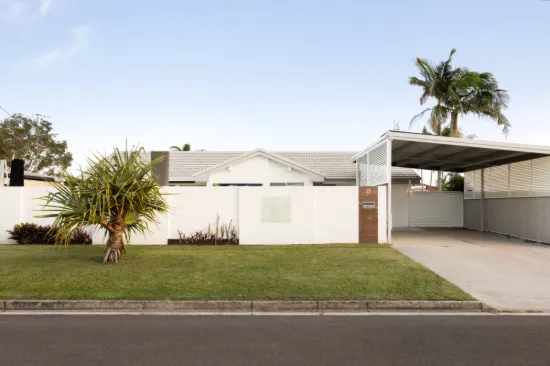 8 Slim Crescent, Golden Beach, Qld 4551