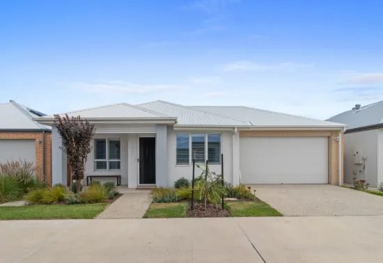 8 Stables Circuit, Clyde, Vic 3978