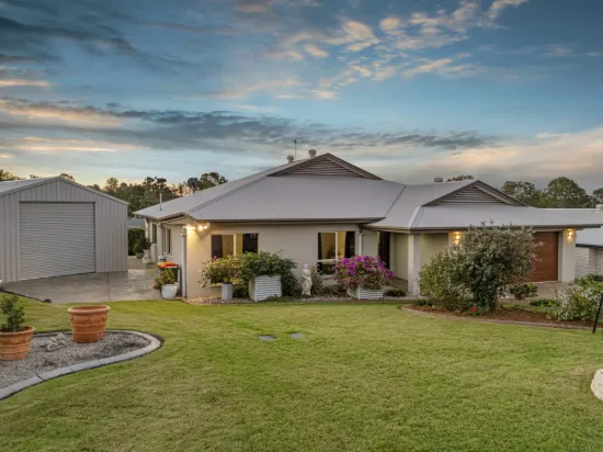 8 Supremacy Place, Jones Hill, Qld 4570