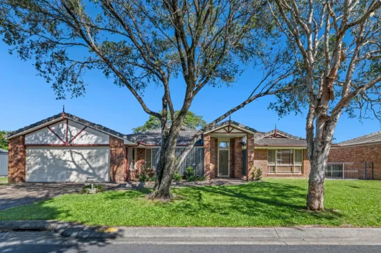 8 Vancouver Drive, Robina, Qld 4226