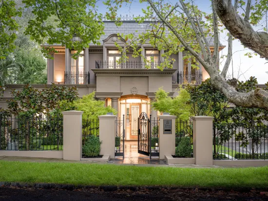 8 Victoria Avenue, Canterbury, Vic 3126