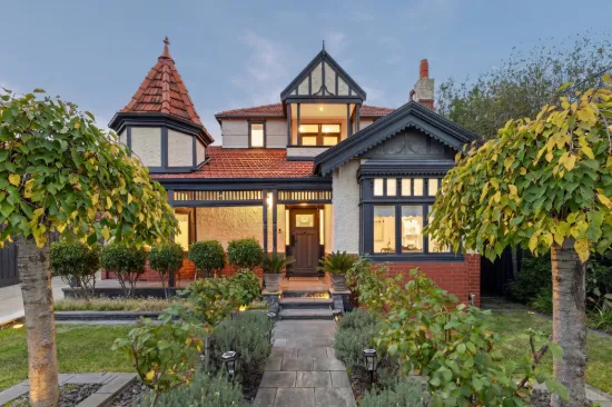 8 Wanawong Crescent, Camberwell, Vic 3124