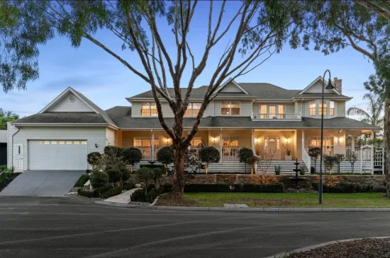 8 Watkins Grove, Werribee, Vic 3030