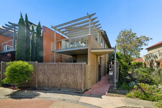 8 Williams Bay Grove, Williamstown, Vic 3016 - For Sale