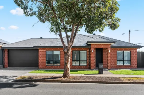 8 York Av, Clovelly Park, SA 5042