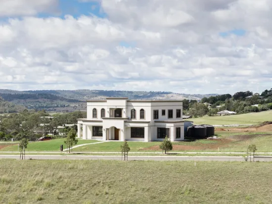 80 Summit Drive, Mount Rascal, Qld 4350