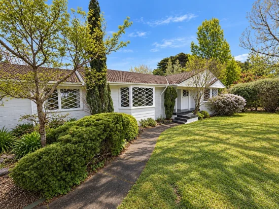 81 Blaxland Road, Wentworth Falls, NSW 2782