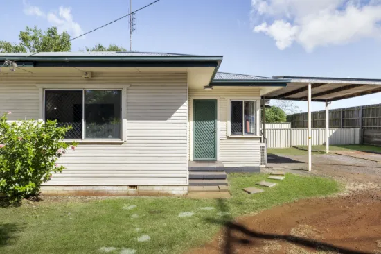 813 Ruthven Street, Kearneys Spring, Qld 4350