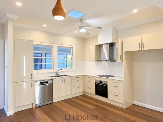 82 Anzac Parade, Toronto, NSW 2283