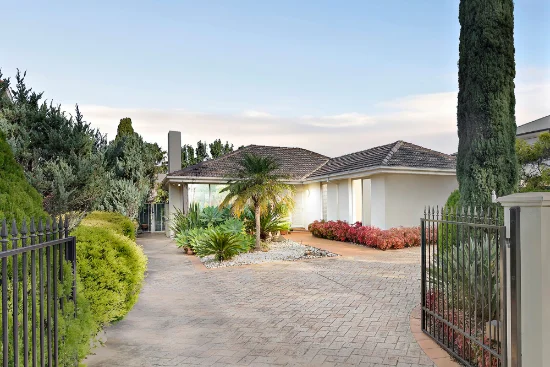 82 Fewster Road, Hampton, Vic 3188
