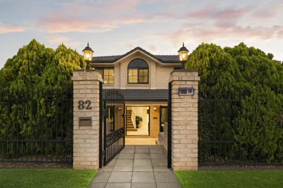 82 Willowtree Drive, Flinders View, Qld 4305
