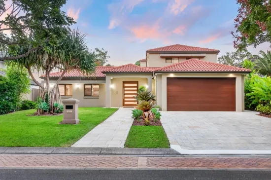 8215 Magnolia Drive, Hope Island, Qld 4212