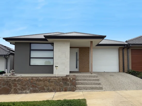 83 Munro Drive, Charlemont, Vic 3217