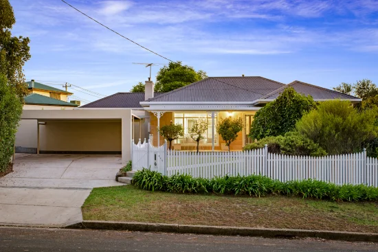 849 Padman Drive, West Albury, NSW 2640