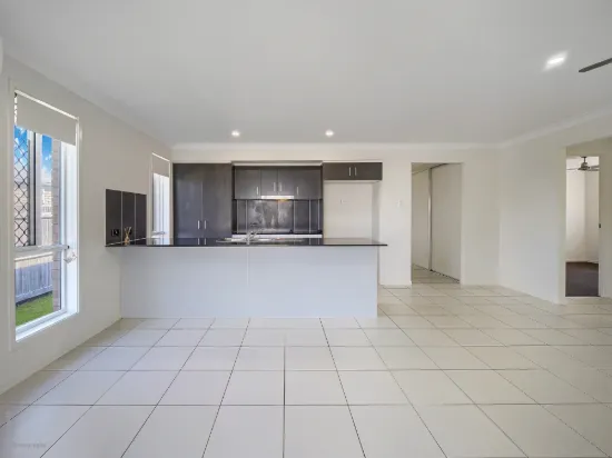 86 Bradman Way, Urangan, Qld 4655-Image