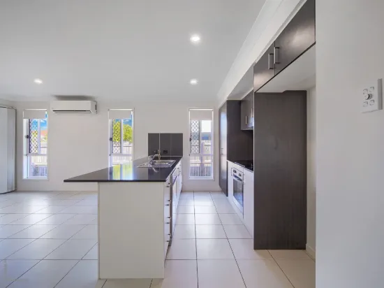 86 Bradman Way, Urangan, Qld 4655-Image