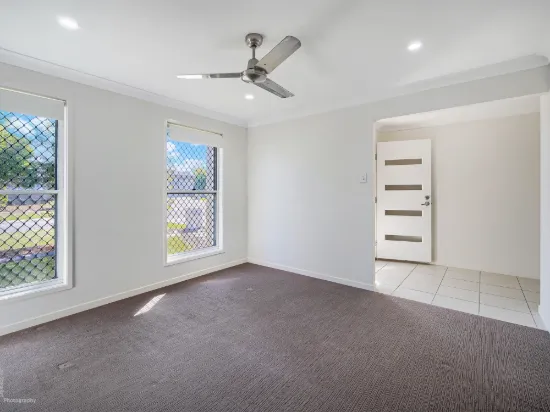 86 Bradman Way, Urangan, Qld 4655-Image
