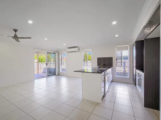 86 Bradman Way, Urangan, Qld 4655-Image