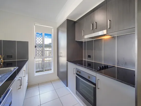 86 Bradman Way, Urangan, Qld 4655-Image