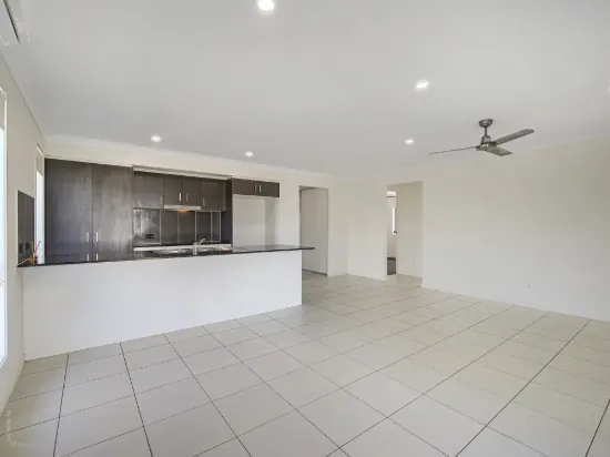 86 Bradman Way, Urangan, Qld 4655-Image