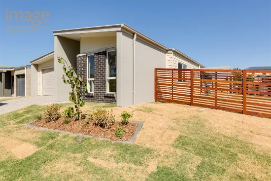 86 FLORA TERRACE, Pimpama, Qld 4209 - For Rent