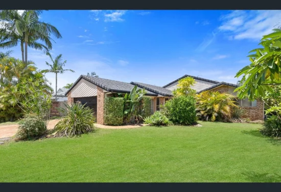 86 Santa Cruz Boulevard, Clear Island Waters, Qld 4226