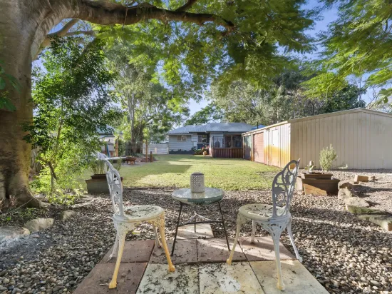 869 Beachmere Road, Beachmere, Qld 4510