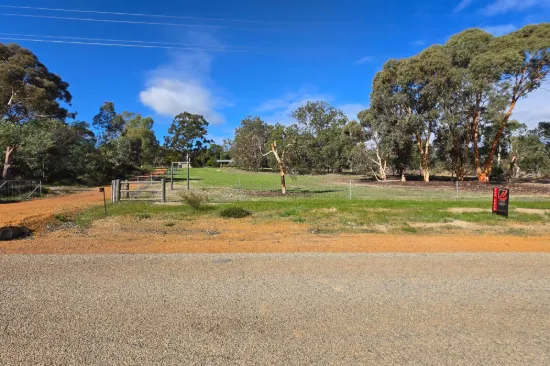 88 Benrua Road, Clackline, WA 6564