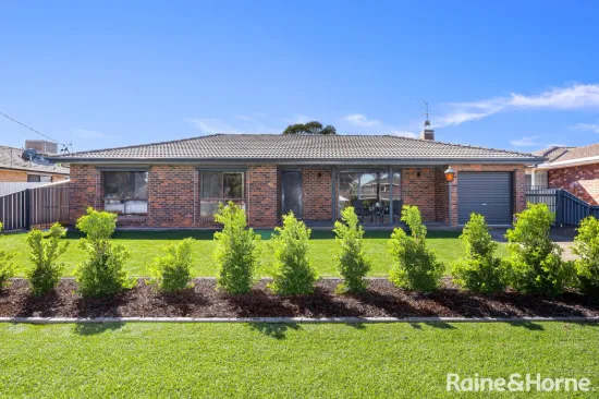 89 Main Street, Lake Albert, NSW 2650