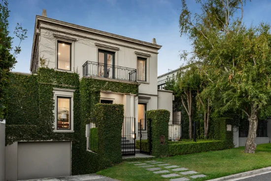 8A Cleeve Court, Toorak, Vic 3142