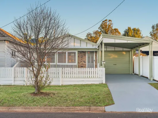 8A Hamilton Street, Newtown, Qld 4350
