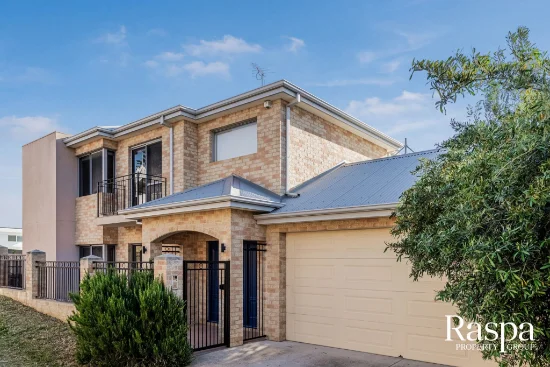 8B Livingstone Street, Beaconsfield, WA 6162