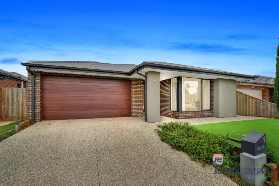 9 Aponte Avenue, Thornhill Park, Vic 3335
