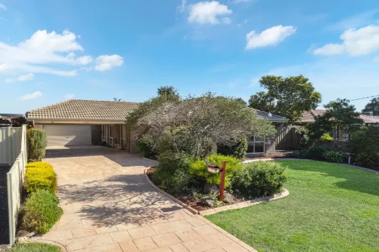 9 BANBURY CRESCENT, Craigieburn, Vic 3064