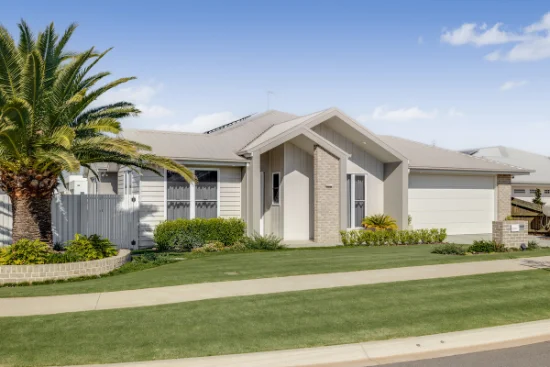 9 Bates Street, Kearneys Spring, Qld 4350