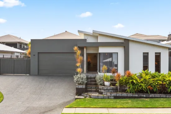 9 Burleigh Crescent, Woolgoolga, NSW 2456