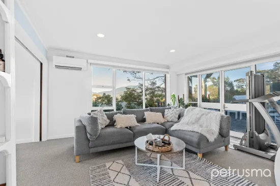 9 Cedar Street, Lindisfarne, Tas 7015