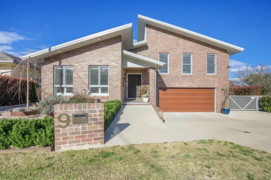9 Chestnut Avenue, Armidale, NSW 2350