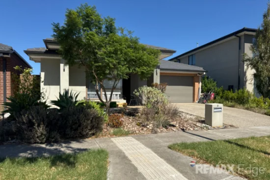 9 Darsham Crescent, Point Cook, Vic 3030