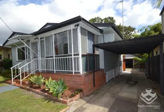 9 First Avenue, Labrador, Qld 4215