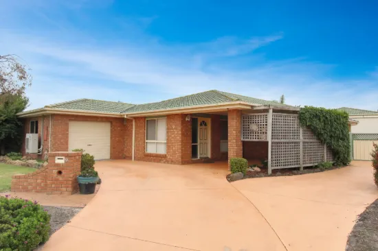 9 Hakea Court, Paynesville, Vic 3880